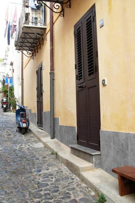 Appartamento Al Centro Di Ustica Isola di Ustica エクステリア 写真